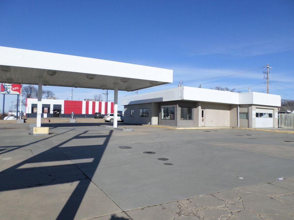 Corner Lot on 6th & Monroe: 501 Monroe St, Beatrice, NE 68310